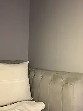 Snapshot of laraaaaaa chatting on December 14, 1:23 am laraaaaaa online show from December 14, 1:23 am