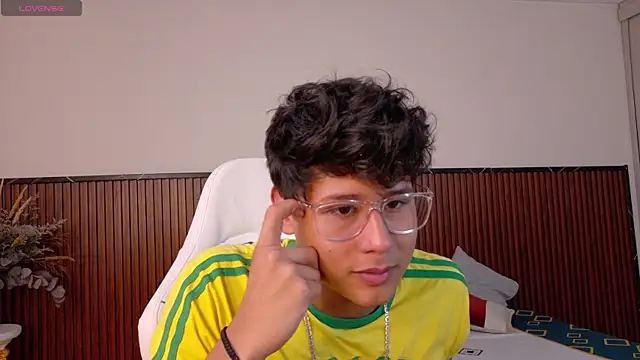 Snapshot of Raiden__Boy chatting on February 28, 10:28 pm Raiden Boy online show from February 28, 10:28 pm