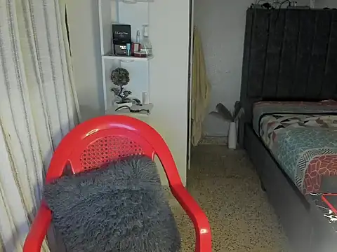 Snapshot of Fox2evans chatting on December 15, 7:25 am Fox2evans online show from December 15, 7:25 am