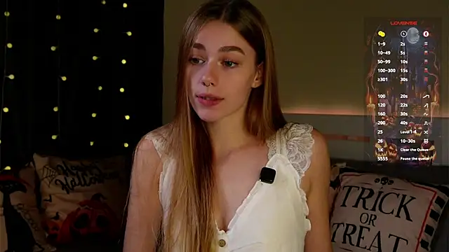 EmilaMills online show from October 25, 12:17 pm