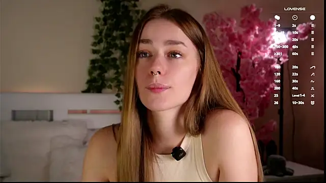 Snapshot of EmilaMills chatting on May 23, 9:08 am EmilaMills online show from May 23, 9:08 am
