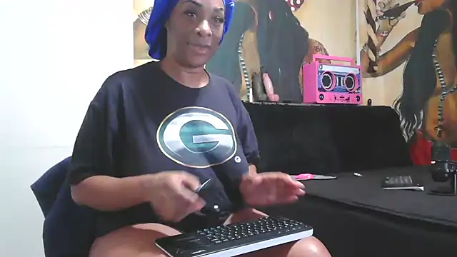 Queenanitadix online show from March 21, 3:27 pm