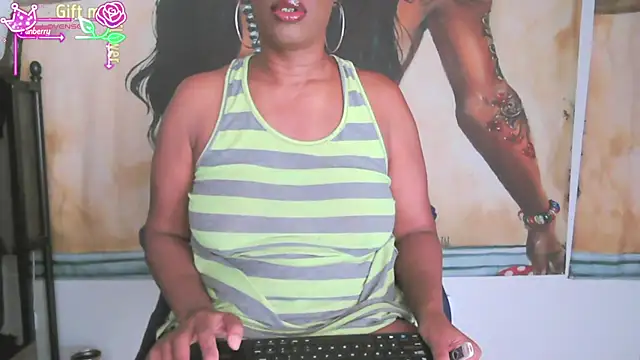 Queenanitadix online show from May 15, 5:00 pm
