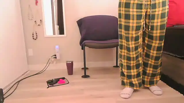 Queenanitadix online show from February 5, 9:32 pm