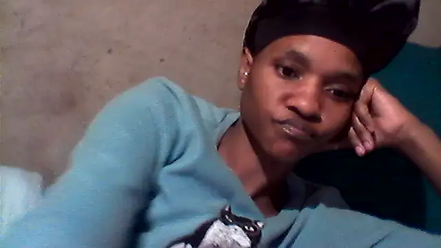 Snapshot of sexybigass31 chatting on May 7, 10:57 pm sexybigass31 online show from May 7, 10:57 pm