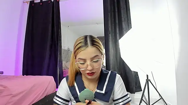 Snapshot of MelaniJhonson chatting on October 12, 6:26 am MelaniJhonson online show from October 12, 6:26 am
