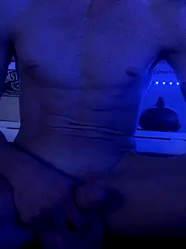 Snapshot of cazzone912025 chatting on October 5, 4:36 am cazzone912025 online show from October 5, 4:36 am