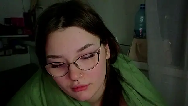 milliedoll online show from October 19, 12:30 pm