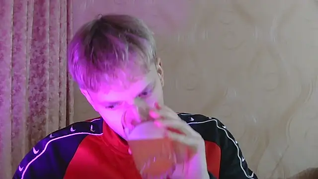 Snapshot of frama666 chatting on February 12, 8:41 pm frama666 online show from February 12, 8:41 pm