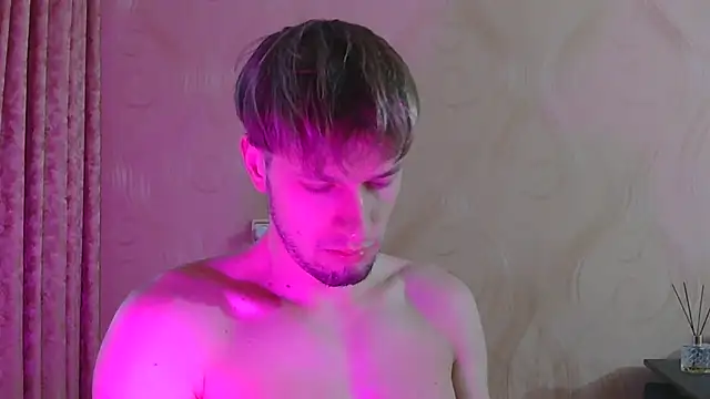 Snapshot of frama666 chatting on December 22, 1:55 pm frama666 online show from December 22, 1:55 pm