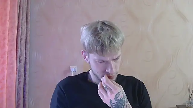 Snapshot of frama666 chatting on February 26, 3:01 pm frama666 online show from February 26, 3:01 pm