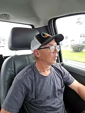 chris8827 online show from December 28, 1:59 pm