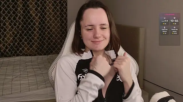 Luna Loveee online show from November 2, 3:55 am