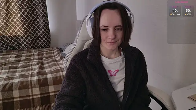 Luna Loveee online show from April 20, 5:10 am