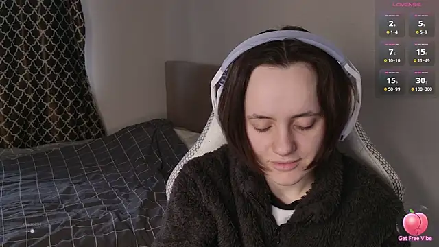 Luna Loveee online show from April 2, 4:52 am