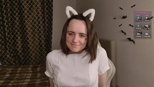 Luna Loveee online show from October 31, 4:20 am