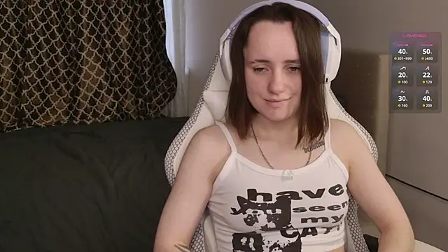 Luna Loveee online show from October 17, 5:00 am