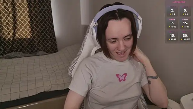 Luna Loveee online show from April 15, 4:29 am