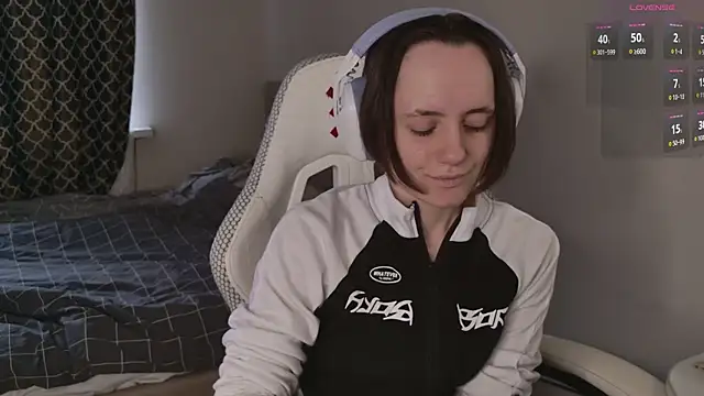 Luna Loveee online show from April 9, 6:19 am