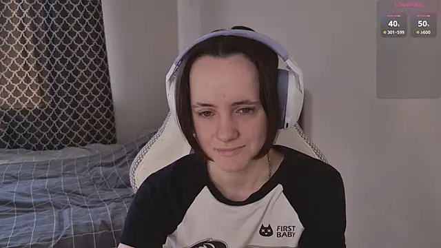 Luna Loveee online show from April 17, 5:10 am