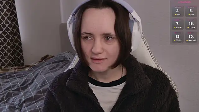 Luna Loveee online show from April 27, 5:49 am