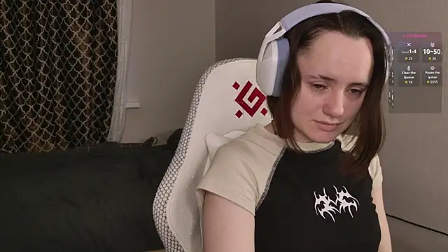 Luna Loveee online show from October 13, 3:30 am