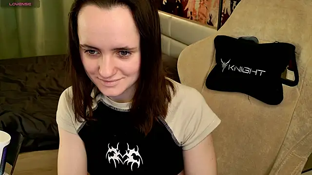 Luna Loveee online show from March 18, 6:50 am