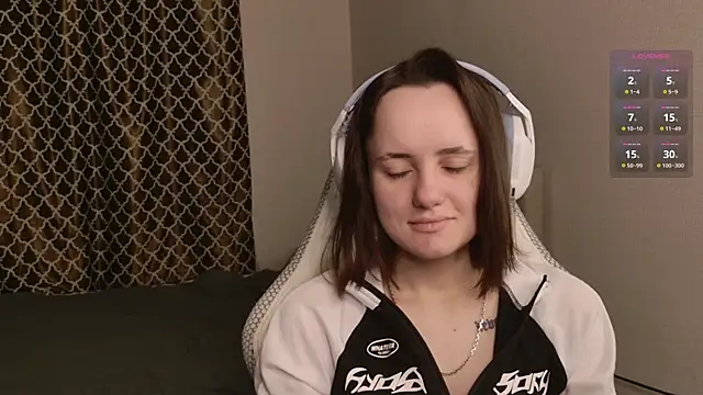 Luna Loveee online show from November 17, 3:21 am