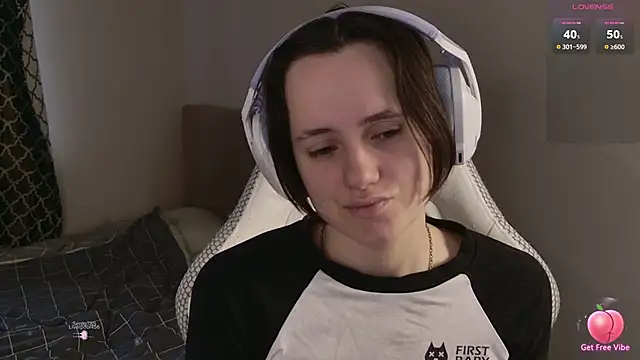 Luna Loveee online show from March 28, 4:02 am