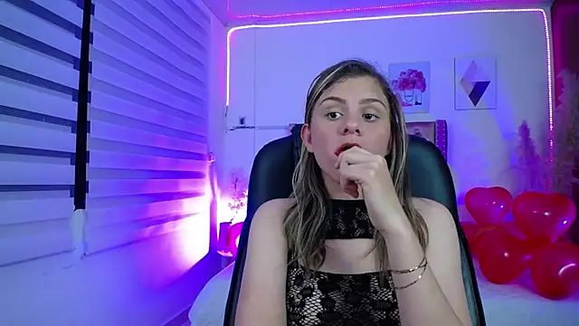 Snapshot of ValeAmayaa chatting on February 21, 10:37 pm ValeAmayaa online show from February 21, 10:37 pm