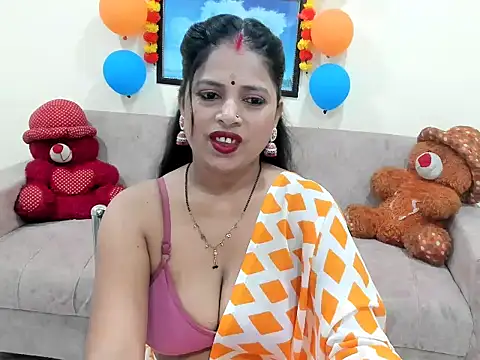 leahgotiii online show from September 19, 3:32 am