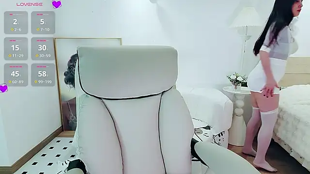 Snapshot of Dazzlebean chatting on December 15, 3:18 pm Dazzlebean online show from December 15, 3:18 pm