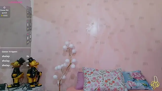 innocenthazel online show from April 29, 2:49 am