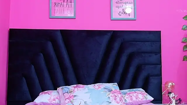 innocenthazel online show from November 14, 1:15 pm