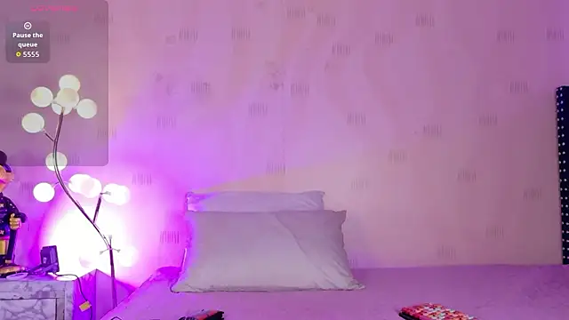 innocenthazel online show from March 15, 12:56 pm