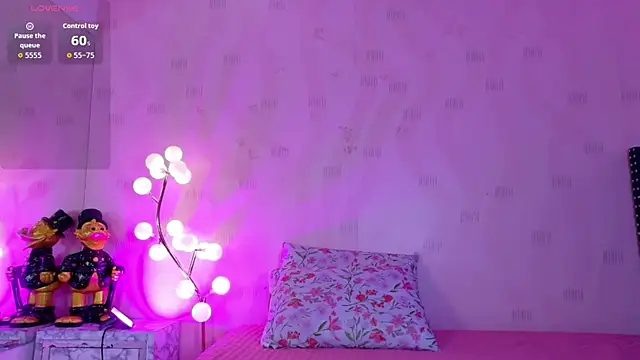 innocenthazel online show from April 17, 2:58 am