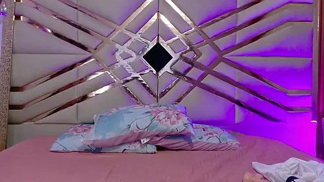 innocenthazel online show from April 4, 3:02 am