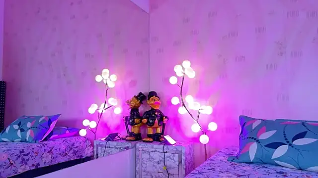 innocenthazel online show from April 19, 12:06 pm