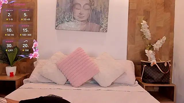 Lucia Brown  online show from May 31, 8:53 pm