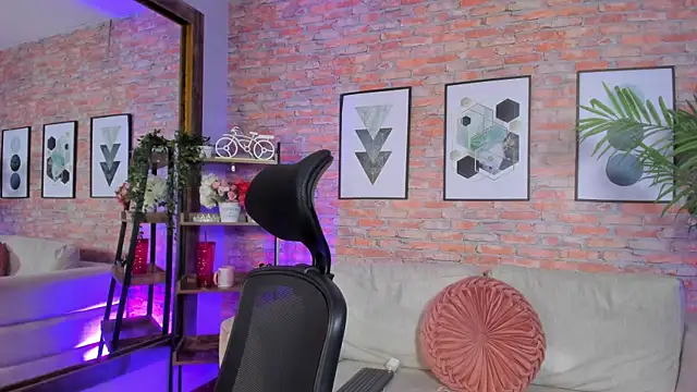 Lucia Brown  online show from October 8, 4:29 pm