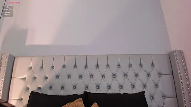 Snapshot of Gracia-Carrera chatting on November 4, 5:00 am Gracia-Carrera online show from November 4, 5:00 am