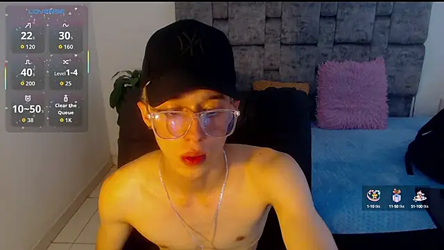 Snapshot of skinny_bigcock02 chatting on October 1, 9:29 pm skinny bigcock02 online show from October 1, 9:29 pm