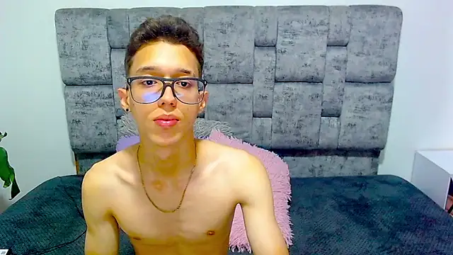 Snapshot of skinny_bigcock02 chatting on March 1, 7:37 pm skinny bigcock02 online show from March 1, 7:37 pm