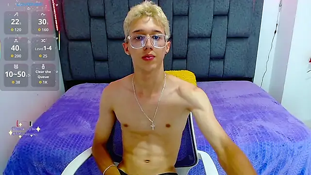Snapshot of skinny_bigcock02 chatting on September 13, 7:14 pm skinny bigcock02 online show from September 13, 7:14 pm