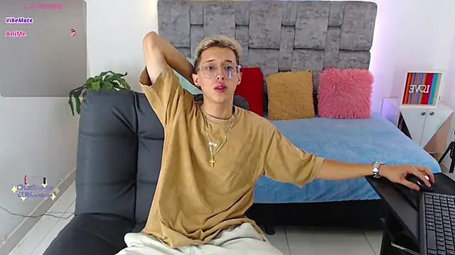 skinny bigcock02 online show from December 3, 8:52 pm