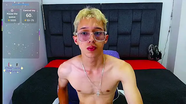 Snapshot of skinny_bigcock02 chatting on September 23, 8:49 pm skinny bigcock02 online show from September 23, 8:49 pm