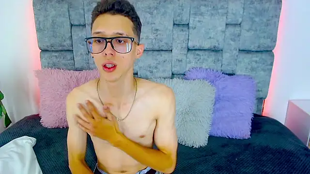 Snapshot of skinny_bigcock02 chatting on February 22, 8:09 pm skinny bigcock02 online show from February 22, 8:09 pm