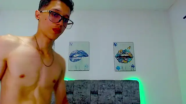 Snapshot of skinny_bigcock02 chatting on March 1, 10:42 pm skinny bigcock02 online show from March 1, 10:42 pm