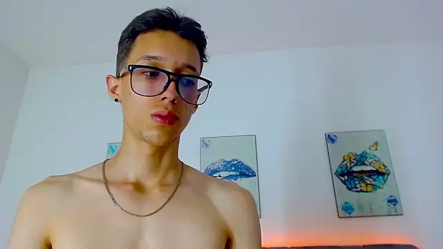 Snapshot of skinny_bigcock02 chatting on March 7, 10:43 pm skinny bigcock02 online show from March 7, 10:43 pm