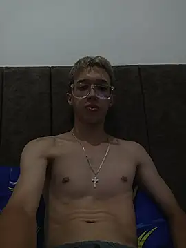 Snapshot of skinny_bigcock02 chatting on October 14, 4:46 am skinny bigcock02 online show from October 14, 4:46 am
